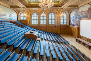 Le grand amphithéâtre de la Maison des Océans - Institut Océanographique, à Paris. Le grand amphithéâtre de la Maison des Océans - Institut Océanographique, à Paris.