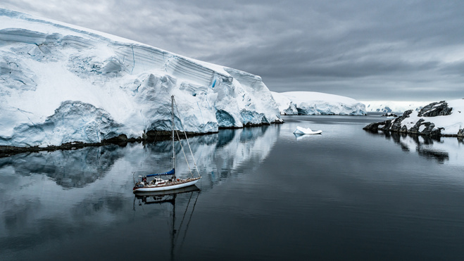 ANTARCTICA : le livre du photographe Greg Lecœur sur l'expédition polaire avec Guillaume Néry ! ANTARCTICA : le livre du photographe Greg Lecœur sur l'expédition polaire avec Guillaume Néry !